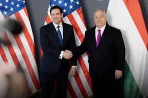 Премʼєр Угорщини (праворуч) провів зустріч із державним секретарем США