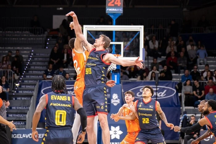 Пустовий набрав дев'ять очок в грі чемпіонату Іспанії з баскетболу