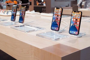 Весняна презентація Apple може принести доступний iPhone та нові MacBook
