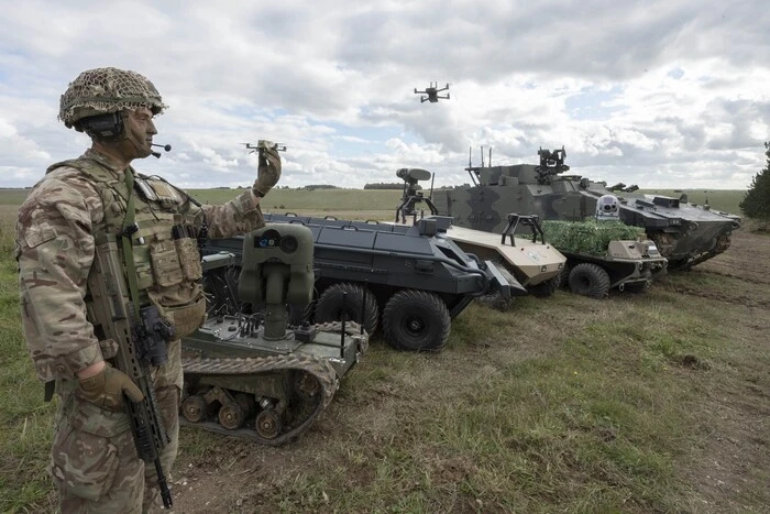 Керівники штабів оборони Німеччини та Британії вимагають негайно озброїти Європу