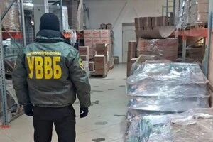 Правоохоронці провели вісім обшуків за місцями проживання фігурантів, а також в офісних та виробничих приміщеннях