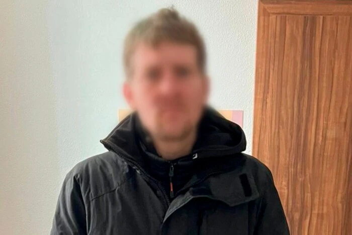 Киянину загрожує до восьми років в'язниці за знайдену картку військового: деталі справи