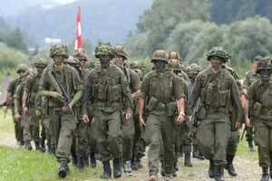 Президент Австрії виступив за посилення підготовки армії