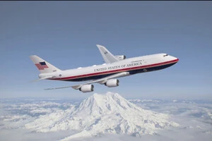 Нові літаки Air Force One перефарбували у червоно-біло-синю гаму