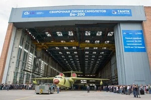 Викатка Бе-200 із цеху ТАНТК им Бериева в Таганрозі