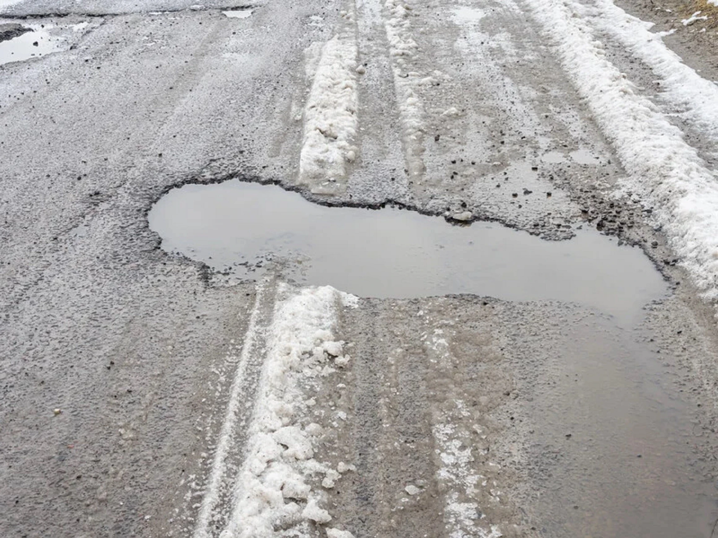 Ремонтувати вибоїни зможуть орієнтовно з березня, якщо температура підніметься до +10 градусів