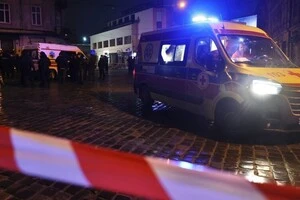 Унаслідок подвійної детонації вибухівки загинула 23-річна патрульна Вікторія Шпилька та отримали поранення ще 24 людини