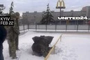 Уламок ракети «Іскандер-М» виявлено на даху McDonald’s у Києві (фото)
