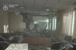 Вибуховою хвилею пошкоджено адміністративну будівлю, вибито вікна приміщення та пошкоджено автомобіль, припаркований поруч