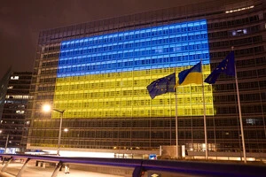 Біля будівлі Європейської комісії у Брюсселі було піднято український прапор