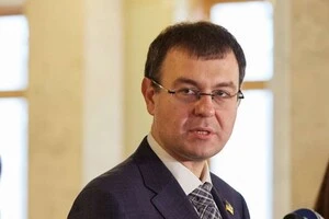 Данило Гетманцев зазначає, що наразі існує значний дефіцит державного бюджету