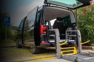 Автомобілі спеціально обладнані для перевезення людей з інвалідністю