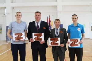 Ольга Фатєєва (ліворуч) народилася 4 травня 1984 року у Павлограді (Дніпропетровська область)