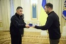 Четверті роковини війни. Зеленський відзначив держнагородами представників різних галузей