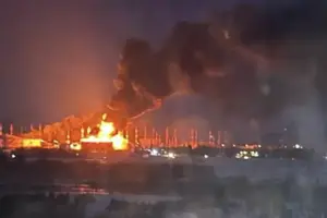 В ночь на 23 февраля жители Альметьевска (Татарстан) сообщали о многочисленных взрывах и пожаре