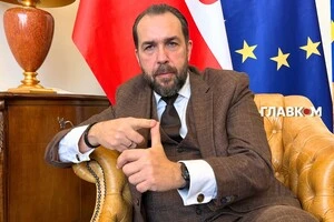 Коментуючи вплив історичних тем на ставлення поляків до українців, Лукасевич зазначив, що польська дипломатія намагається деполітизувати цей процес