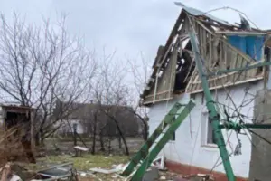 Рятувальники та комунальні служби працюють на місцях влучань