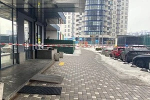 У під’їзді багатоповерхівки виявлено залишену без нагляду підозрілу сумку