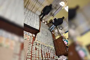 Тривають слідчі дії для встановлення походження коштів та інших осіб, ймовірно причетних до вчинення злочину