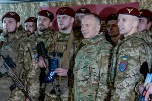 Під час роботи на Східному напрямку Сирський відзначив військовослужбовців