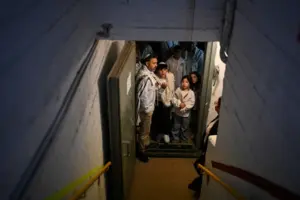 Люди отримали допомогу від MDA після того, як впали, бігаючи до укриття, та відчували гостру тривогу