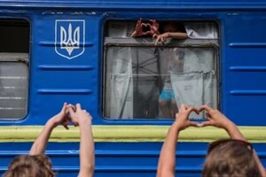 Серед молодих людей віком 18-29 років виїхати за кордо прагнуть 30%