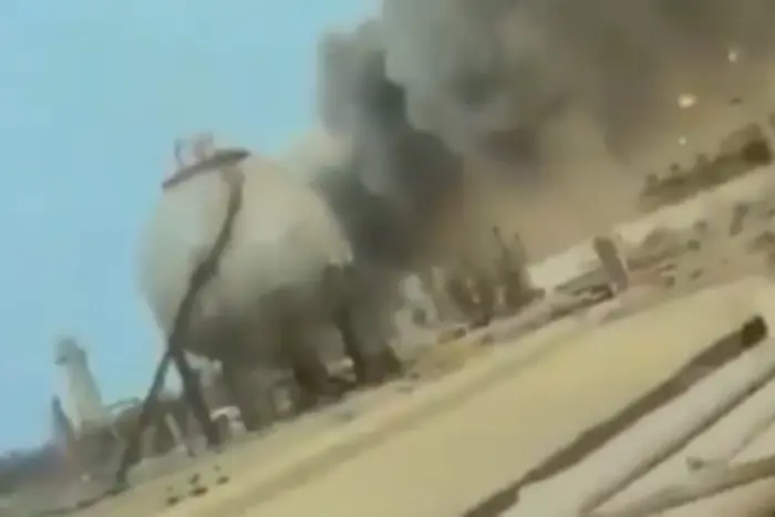 Один з найбільших нафтопереробних заводів зупинив роботу