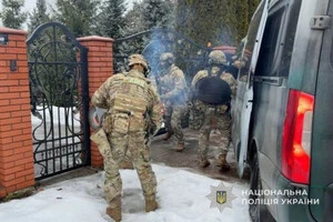 Зловмисник били та погрожували підлітку вбивством