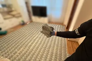 Наразі тривають слідчі дії з метою встановлення походження вилучених коштів та всіх обставин злочину