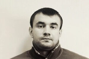 У 2012 році Чепіков здобув срібло Чемпіонат Європи з важкої атлетики серед молоді 