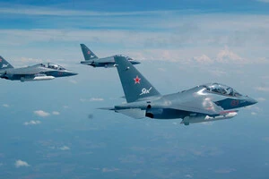 Як-130 – російський навчально-бойовий літак, призначений для підготовки пілотів сучасних винищувачів і виконання бойових завдань