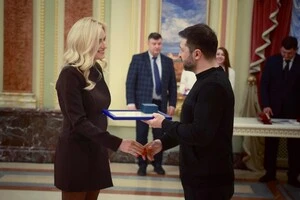 Володимир Зеленський вручає державні нагороди та відзнаки «Золоте серце»