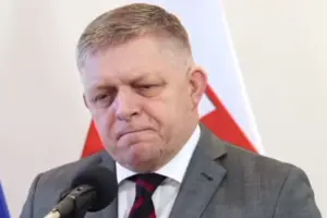 Прем'єр-міністр Словаччини Роберт Фіцо вирішив узгодити позицію з ЄС перед зустріччю із Зеленським