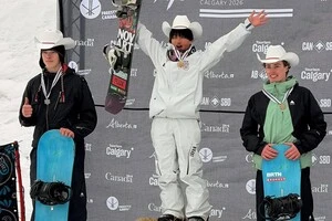 До історичної бронзи у слоупстайлі 16-річний Лучкін (ліворуч) додав срібло у бігейрі