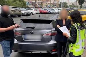 Жінку затримали одразу після отримання грошей у сумі 5 тис. євро