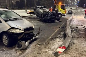 ДТП У Києві, яке сталося через ожеледицю 