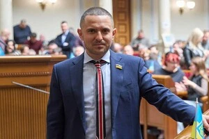 Єдиним джерелом, за рахунок якого Куницький живе за кордоном, це заощадження