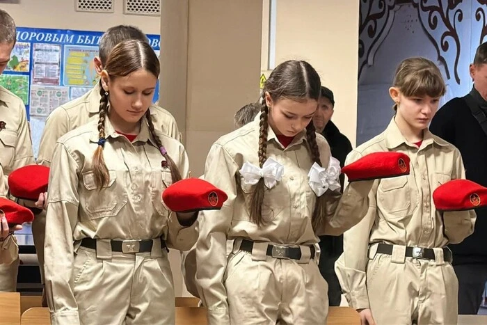 Окупанти створили перший «юнармійський клас» у маріупольській школі