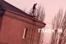 Майже добу на даху: у Вишгороді хлопець відмовляється спускатися з багатоповерхівки