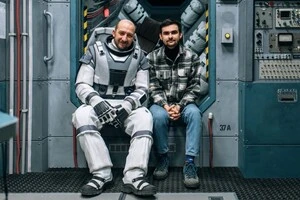 Павло Остріков (праворуч), який є автором сценарію та режисером фільм «Ти – Космос», отримав Шевченківську премію