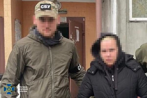 Зловмисниця перебуває під вартою без права внесення застави, їй загрожує довічне позбавлення волі з конфіскацією майна