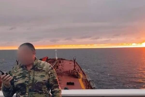 Росія залучає військових до роботи на тіньових кораблях