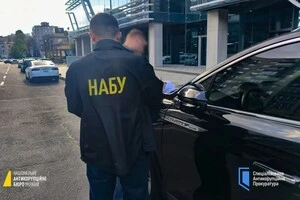 Раніше НАБУ і САП повідомили колишньому посадовцю дві підозри у вимаганні коштів