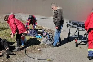 Ворожий безпілотник скинув вибухівку на мирних жителів