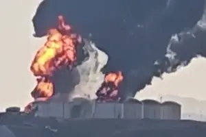 Безпілотники вдарили по паливних баках у порту