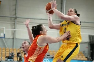 Аліна Ягупов (праворуч) набрала 31 очко проти Чорногорії