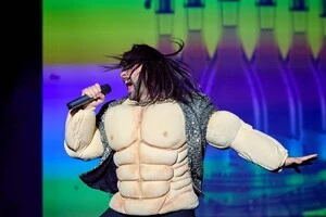 Актор спародіював Козловського в костюмі бодібілдера: зал вибухнув оваціями (відео) 