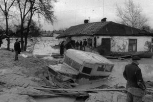 Люди, які пережили катастрофу, згадували, що все сталося майже миттєво