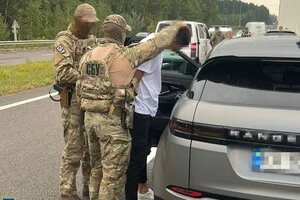 У НАБУ однією з причин затримання називають те, що батьки співробітника проживають на тимчасово окупованій території