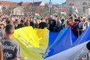 Опонент Орбана заявив, що український прапор на мітингу був провокацією: деталі